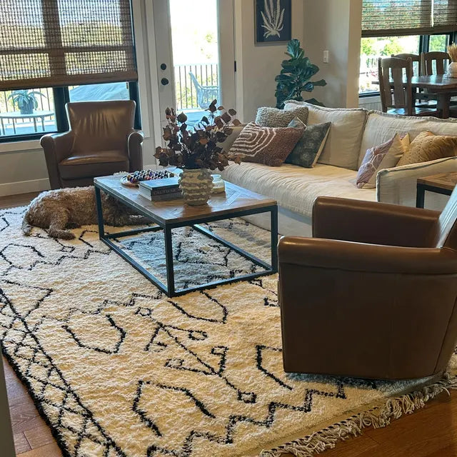 10 Beautiful Moroccan-Inspired Living Rooms Featuring Beni Ourain Rugs ...
