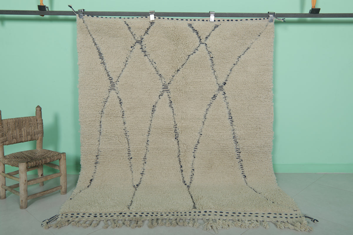 8x10 ft Hand-knotted Moroccan style Rug Made of Un-Dyed Beige and Black