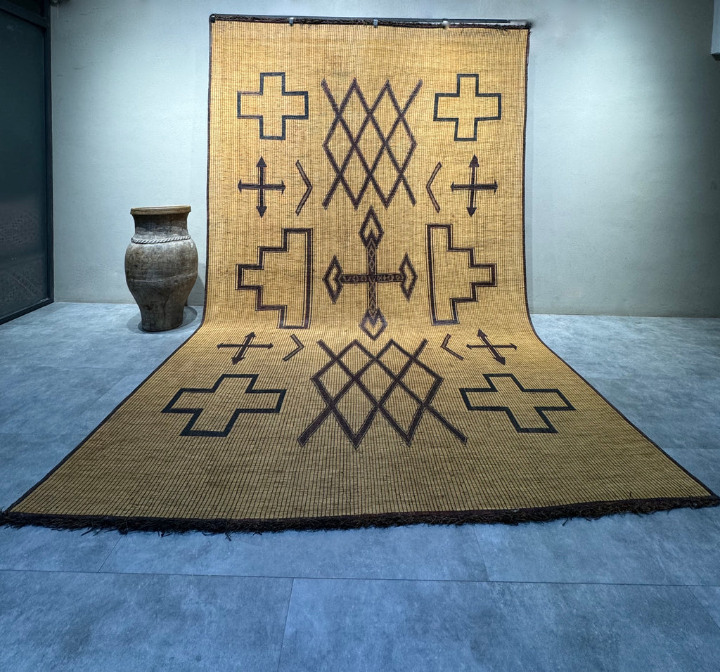Tuareg Rug Weaving Techniques: A Deep Dive into the Art of Berber Carpet Making