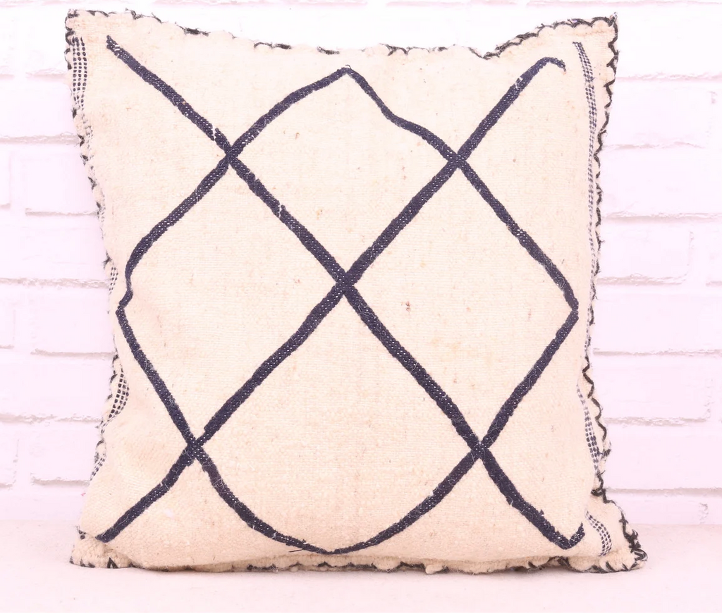 Choosing the Perfect Moroccan Kilim Pillow for Your Space