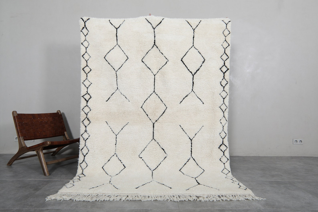 Custom vs. Vintage Beni Ourain Rugs: Which One Suits You Best?