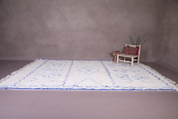 White moroccan wool rug with blue tribal patterns – Custom handmade