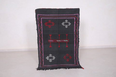 alfombra marroquí negra 2.8 pies x 4.4 pies