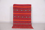 Alfombra roja marroquí de kilim 2.9 pies x 5 pies