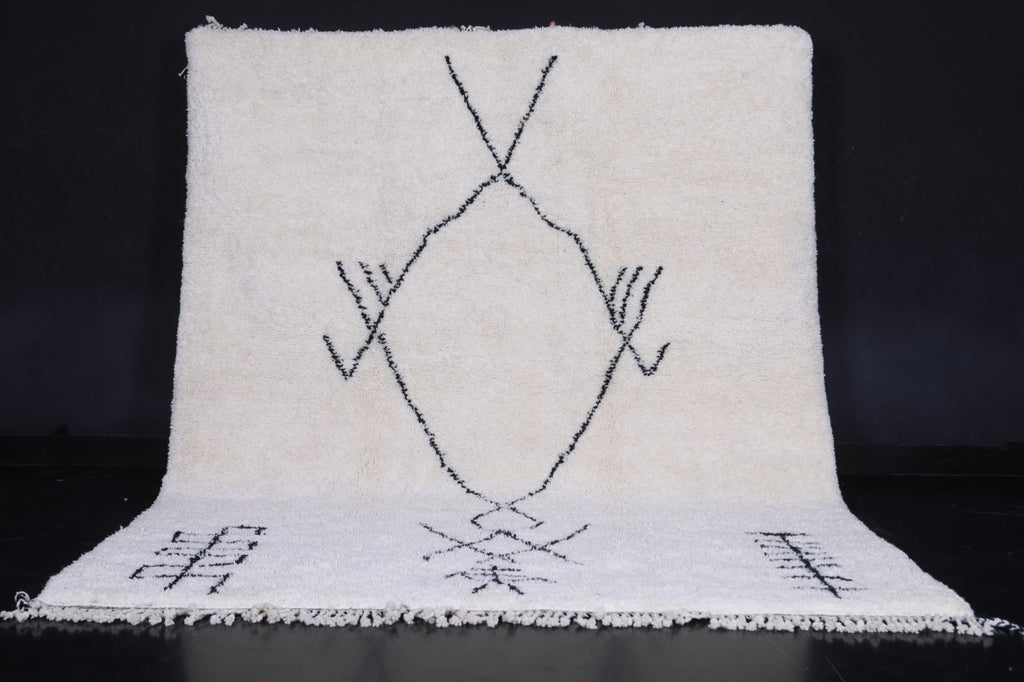 Handmade Moroccan beni ourain rug – White wool with black geometric symbols