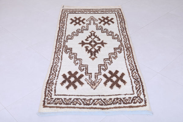 Classic Moroccan berber rug - 2.7 x 6.2 ft | Ivory with brown geometric border
