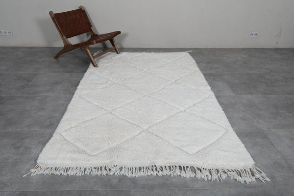 5 x 8 FT Moroccan rug – Ivory with subtle diamond pattern