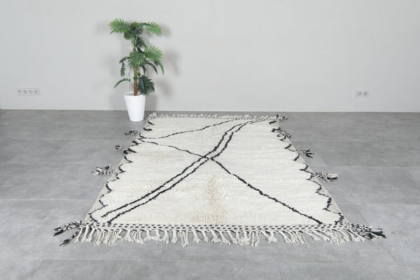 Moroccan wool rug 5.1 FT × 7.6 FT | Diamond pattern with tassels