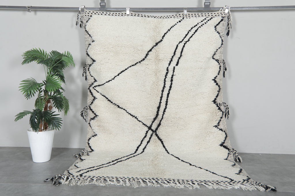 Moroccan wool rug 5.1 FT × 7.6 FT | Diamond pattern with tassels