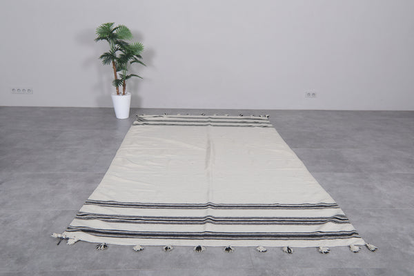 Handwoven berber Moroccan rug - 6 FT X 9.5 FT