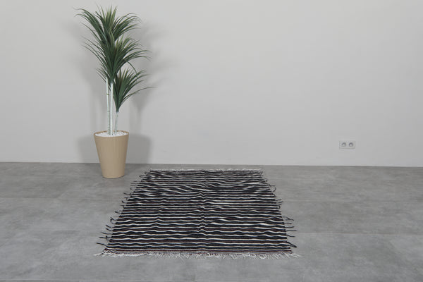 Vintage Moroccan Handwoven Kilim 3.9 FT x 5.8 FT – Traditional Rug with Tribal Patterns