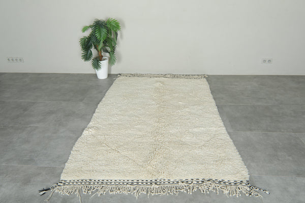 Moroccan beni ourain rug - Bold minimalism in Soft white wool - 4.7 ft x 7.5 ft