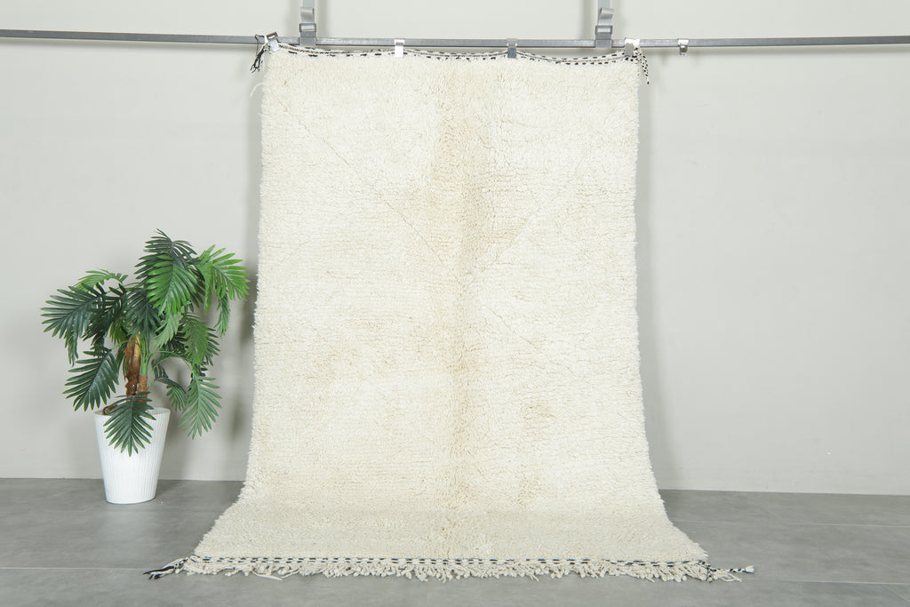 Moroccan beni ourain rug - Bold minimalism in Soft white wool - 4.7 ft x 7.5 ft