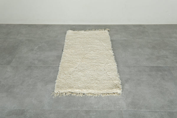 Handwoven Moroccan rug - Soft white wool rug - 2 ft x 4 ft