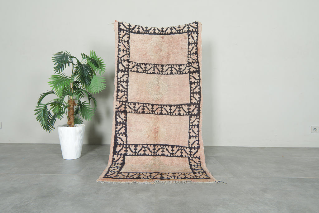 Vintage Moroccan rug - Soft pink & black border - 2.7 feet x 5.6 feet