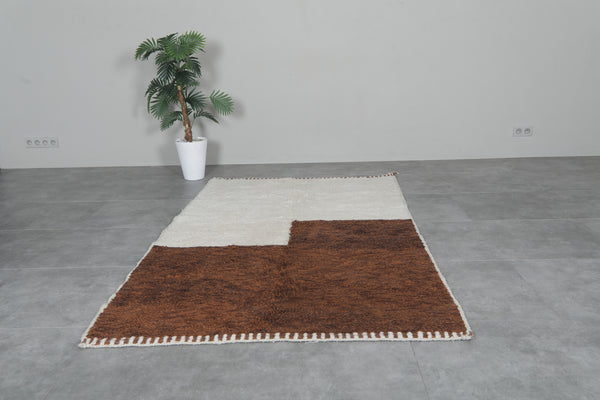 Handmade Moroccan wool rug 4.7 x 8 ft - Minimalist brown & cream design