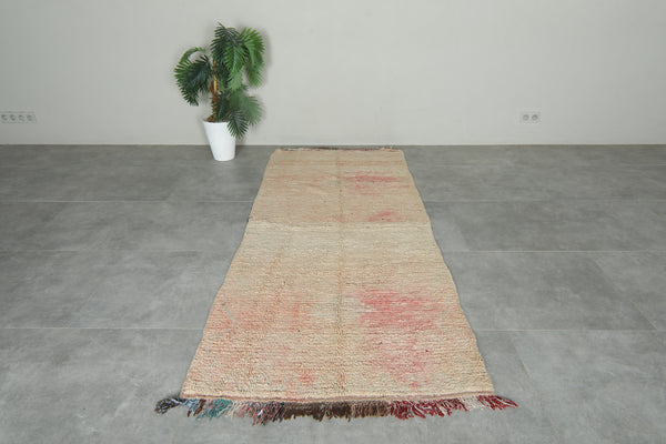Minimalist Moroccan vintage rug in beige & pink - 3.4 ft x 8.3 ft
