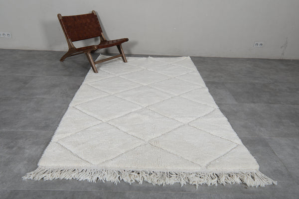 4.9 x 8.3 FT Moroccan rug – Subtle white diamond pattern
