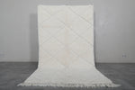 4.9 x 8.3 FT Moroccan Rug – Subtle White Diamond Pattern