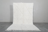 5.2 x 8.6 FT Moroccan Rug – Minimalist White Diamond Pattern