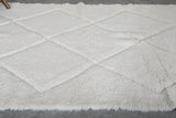 5.2 x 8.6 FT Moroccan Rug – Minimalist White Diamond Pattern