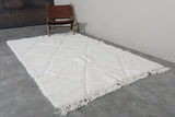 5.2 x 8.6 FT Moroccan Rug – Minimalist White Diamond Pattern