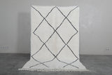 5 x 7.8 FT Moroccan Rug – Classic White with Black Diamond Pattern