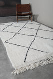 5 x 7.8 FT Moroccan Rug – Classic White with Black Diamond Pattern