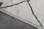 5 x 7.8 FT Moroccan Rug – Classic White with Black Diamond Pattern