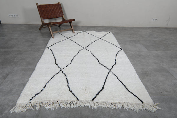 5 x 7.9 FT Moroccan rug – Ivory with bold black diamond pattern