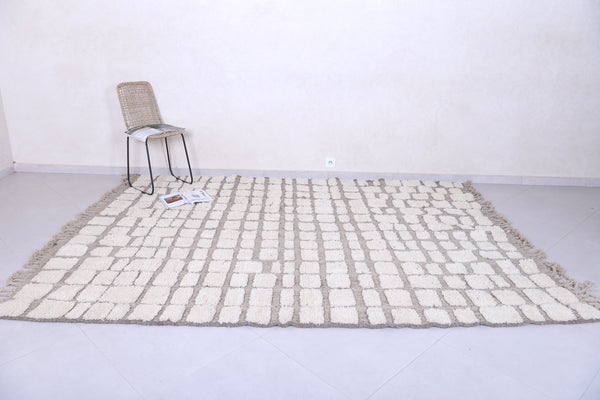 Beige custom rug with white wool checkered design – Elegant and timeless