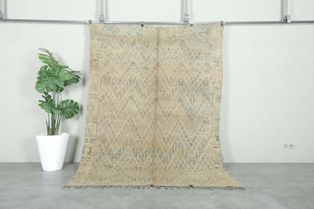 Moroccan Wool rug with beige base and soft geometric accents - 5.7 ft x 8.2 ft