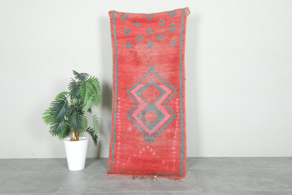 Vintage Moroccan red wool rug - Diamond pattern - 2.6 ft x 6.4 ft