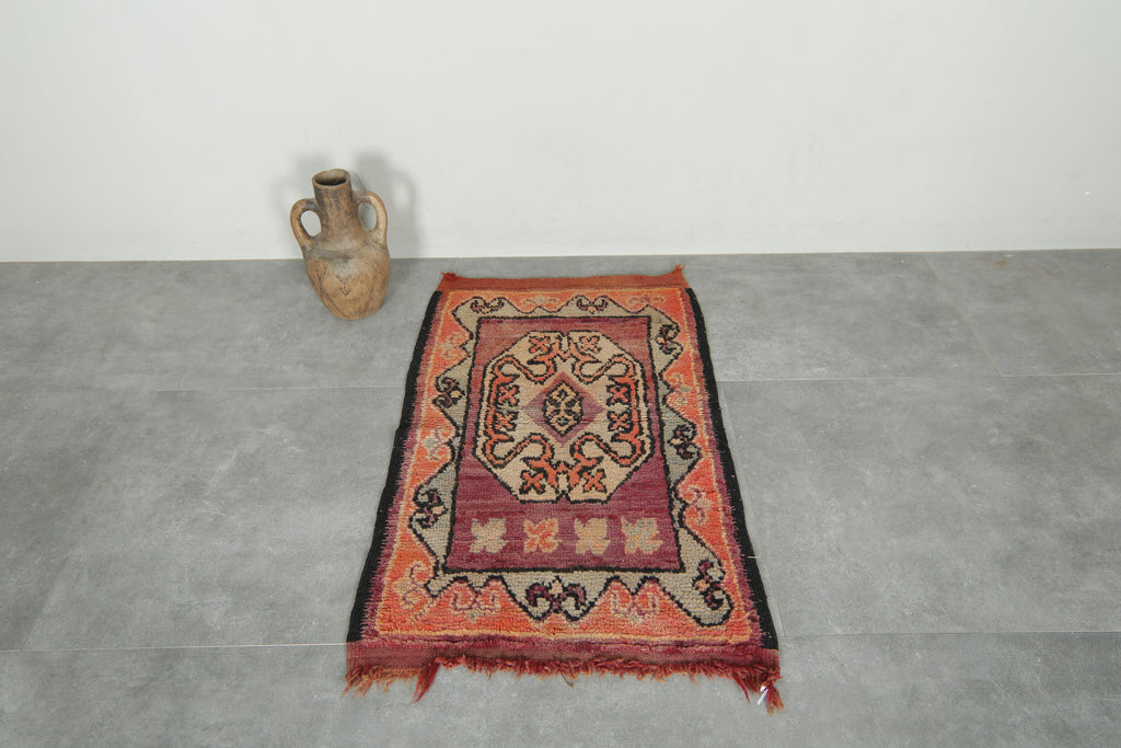 Small vintage & geometric Moroccan rug - 2.1 ft x 3.3 ft