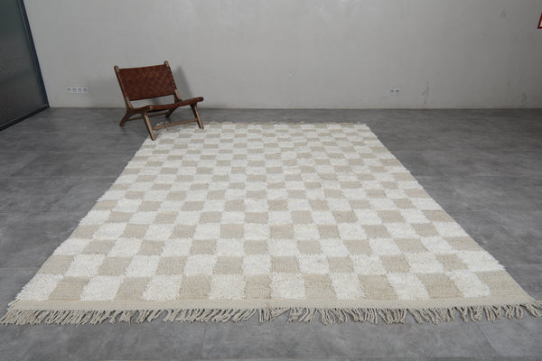 Checkered Moroccan rug 7.9 X 9.8 FT - Beige and white pattern