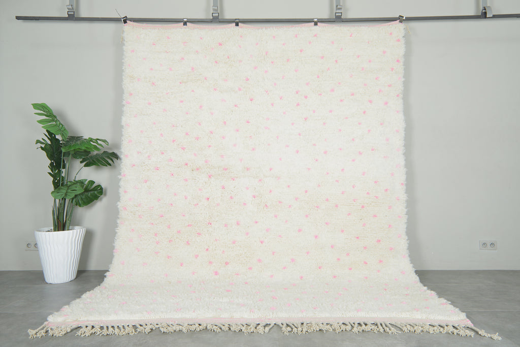 Handmade Moroccan rug – White wool with soft pink dots - Custom rug