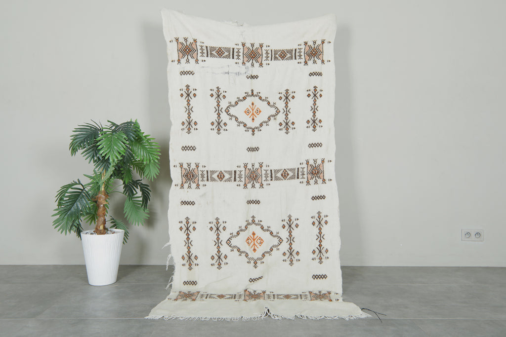 White & geometric Moroccan flatweave rug - 3.5 ft x 7.1 ft