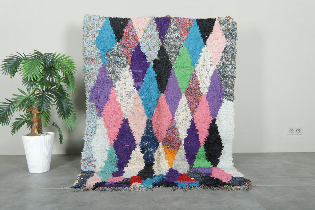Moroccan boucherouite rug with diamond geometric design - 4.3 ft x 5.9 ft