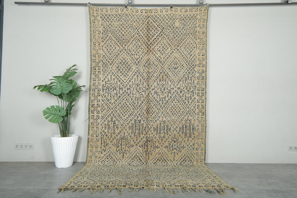 Vintage geometric Moroccan rug in beige & blue - 5.9 ft x 10.7 ft