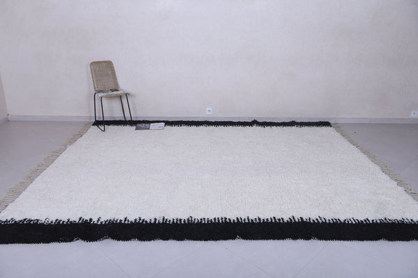White wool custom Moroccan rug with black border – Elegant and durable