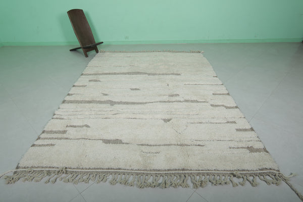Minimalist Moroccan rug - 7 x 9.7 ft with subtle stripes