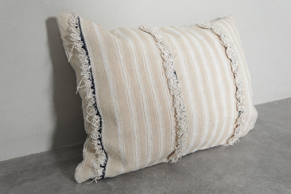 Handwoven Moroccan Kilim Pillow – 16.1 inches x 22.8 inches