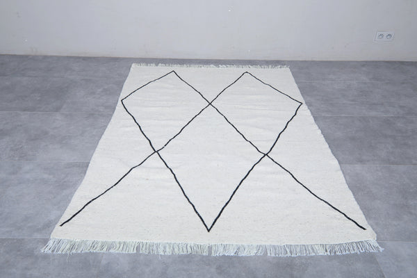 Moroccan rug – Minimalist diamond pattern | 4.6 FT x 6.8 FT