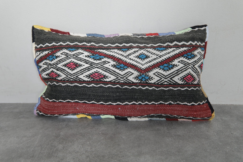 Handwoven Moroccan kilim pillow cover – 13.7 inches x 23.6 inches