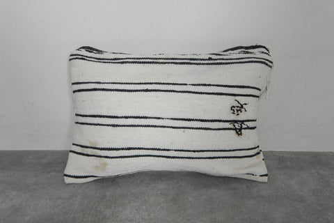 Handwoven Moroccan Kilim Pillow – 14.1 inches x 19.6 inches