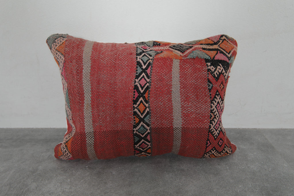 Handwoven Moroccan Kilim Pillow Cover – 14.9 inches x 19.6 inches