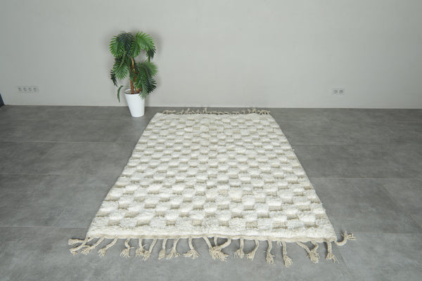 Handmade beige & white checkered Moroccan rug - 5.1 ft x 7.3 ft