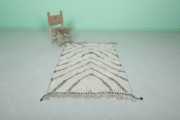 Small white Moroccan rug with chevron stripes | 3.3 x 4.9 ft