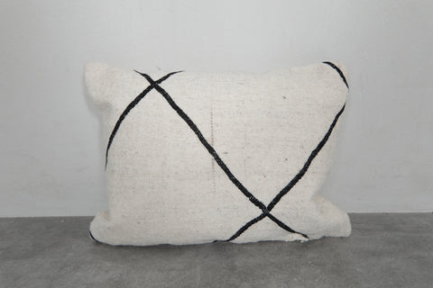 Handwoven Moroccan Kilim Pillow Cover – 15.3 inches x 19.2 inches