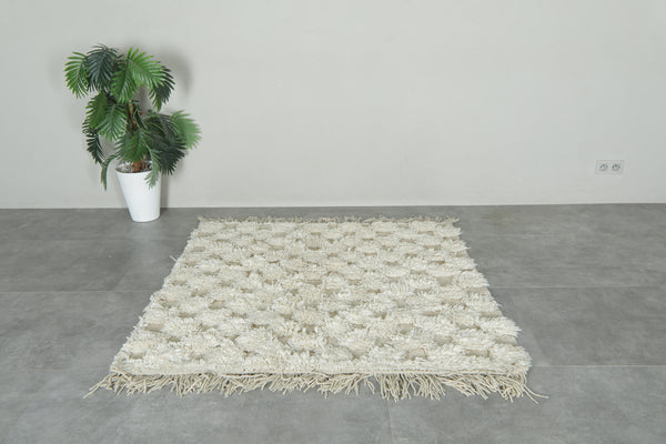 Handmade square Moroccan checkered rug in white & beige - 4.8 ft x 4.7 ft